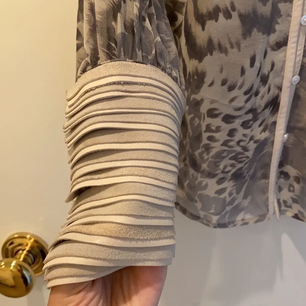 Elizabeth and James blouse with leather detail. S​​​​​​​​​​​​​​​​​​​​​​​​ - Picture 3 of 4